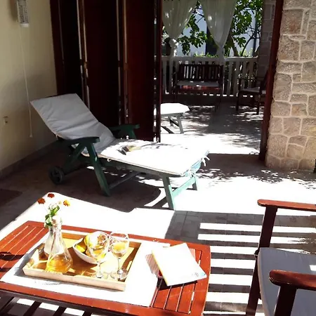 Mali Dvori Apartmán Srima