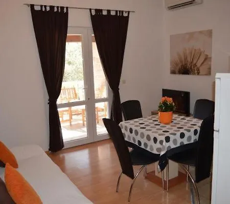 Mali Dvori Apartmán *