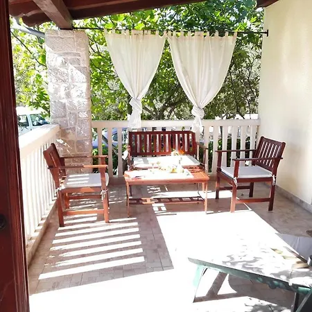 Mali Dvori Apartment *