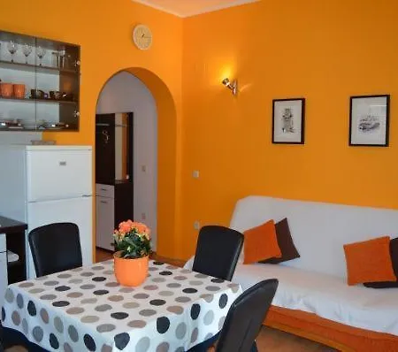 Mali Dvori Apartmán Srima