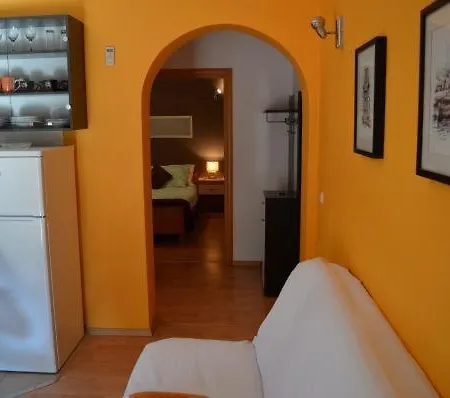 Apartment Mali Dvori *