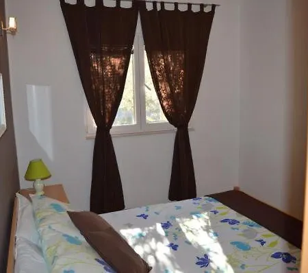 Mali Dvori Srima