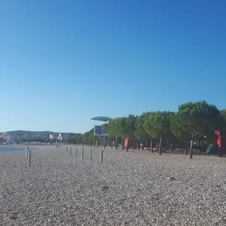 Mali Dvori Srima