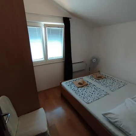 Mali Dvori Srima