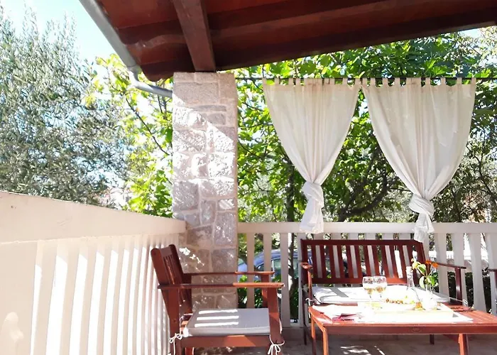 Mali Dvori * סרימה