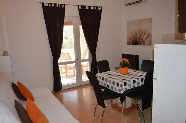 Mali Dvori 아파트 *