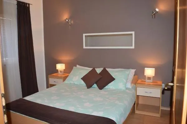 Mali Dvori סרימה