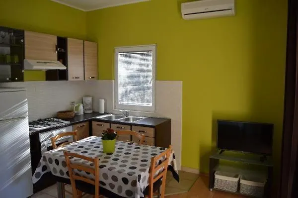 Mali Dvori 아파트 *