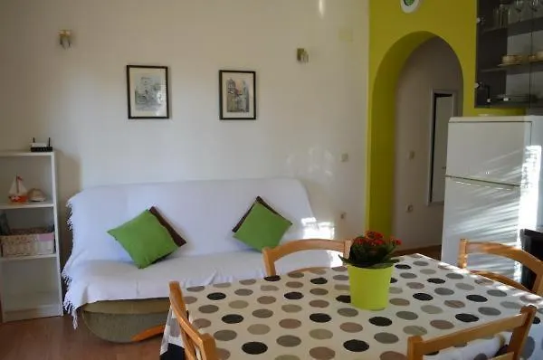 아파트 Mali Dvori 스리마