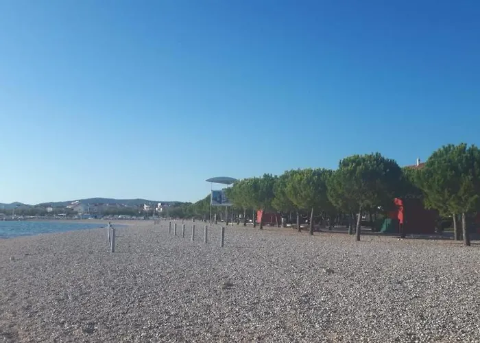 Mali Dvori סרימה