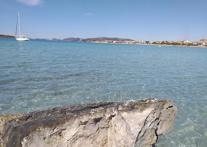 아파트 Mali Dvori 스리마