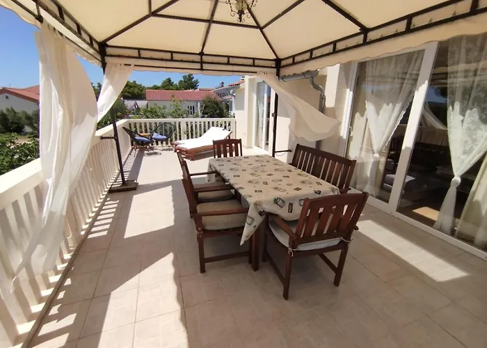 아파트 Mali Dvori *