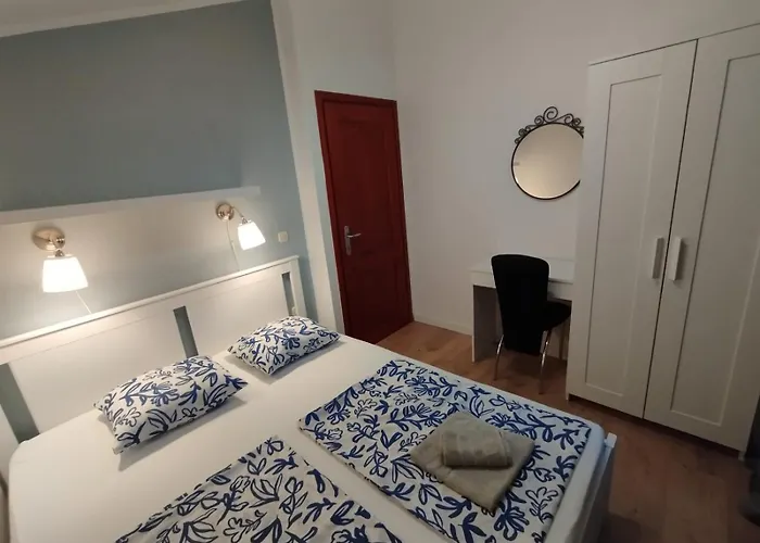 Mali Dvori * סרימה